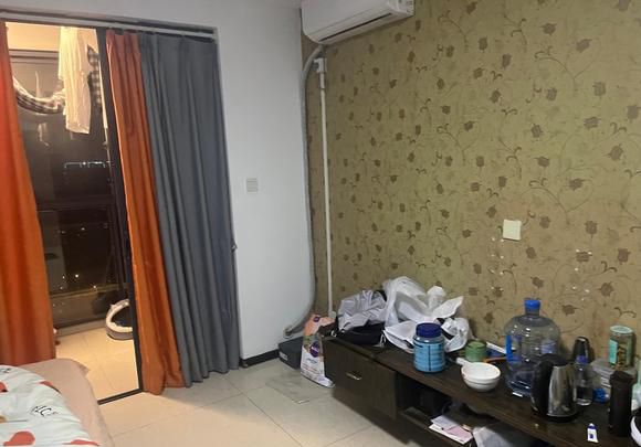 青江西路文化宫地铁站之间套三主卧个人转租