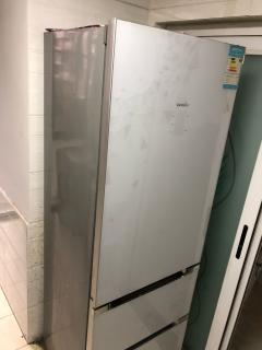 美的320升三开门冰箱